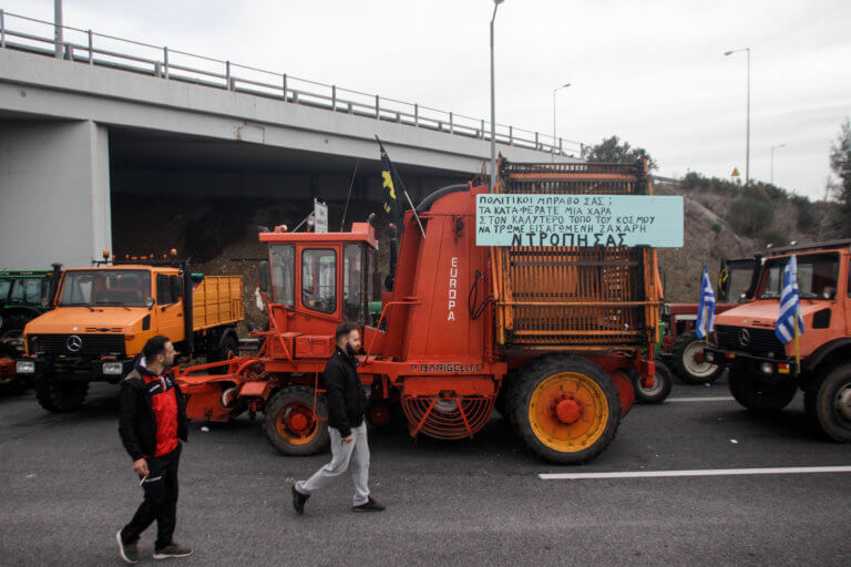 Αποκλεισμό του κόμβου στον Πλατύκαμπο αποφάσισαν οι αγρότες του μπλόκου της Νίκαιας | Newsit.gr Αποκλεισμό του κόμβου στον Πλατύκαμπο αποφάσισαν οι αγρότες του μπλόκου της Νίκαιας | Newsit.gr