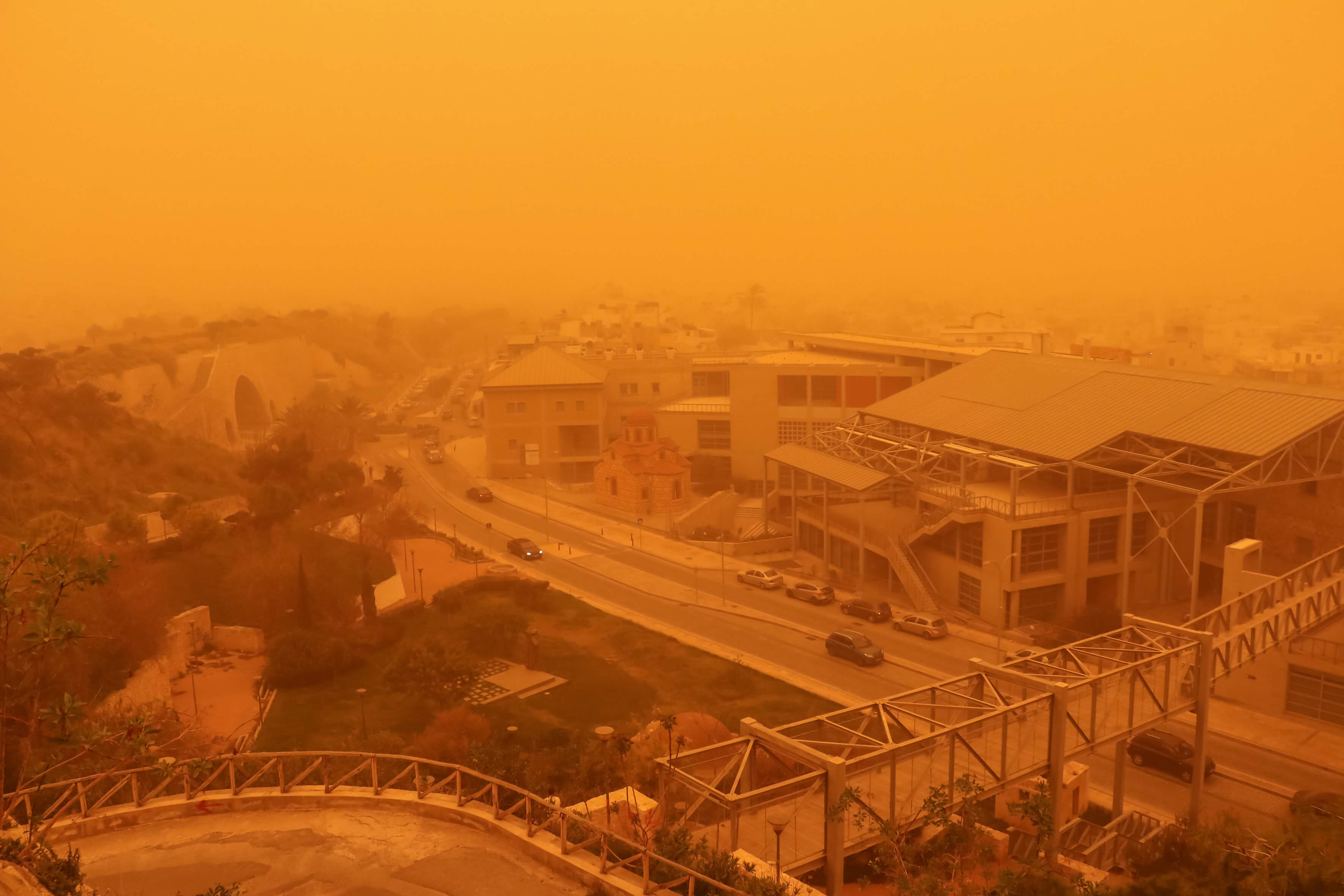 Καιρός: “Σαρωτική” αφρικανική σκόνη την Δευτέρα! Ποιες περιοχές θα θυμίσουν… Σαχάρα