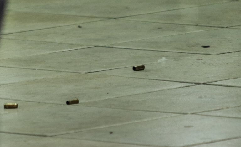 Κάλυκες όπλων εντοπίστηκαν στον Σταθμό Εμπορευματοκιβωτίων Πειραιά | Newsit.gr Κάλυκες όπλων εντοπίστηκαν στον Σταθμό Εμπορευματοκιβωτίων Πειραιά | Newsit.gr