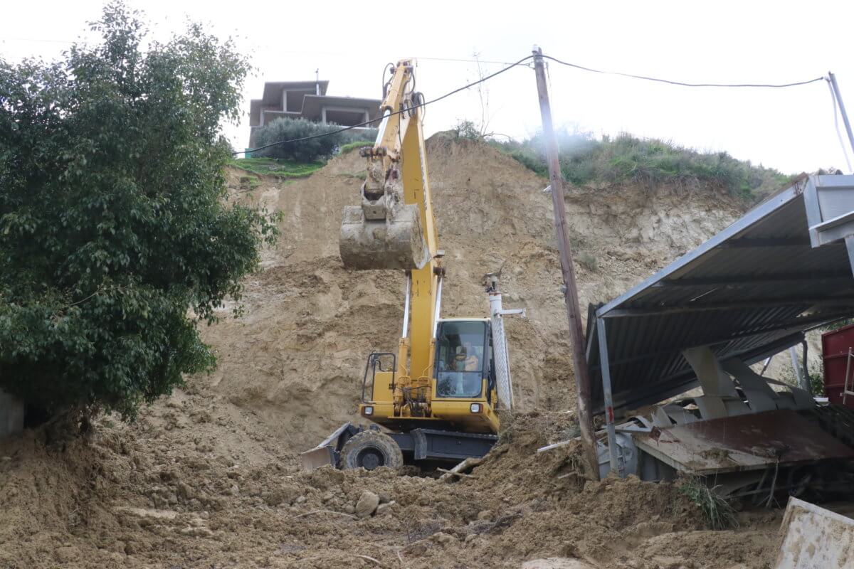 Ηράκλειο: Αποκλεισμένα σπίτια μετά από νέες κατολισθήσεις – Αυτοψία στο σημείο [pics]