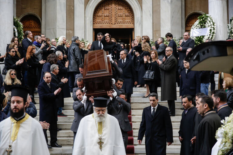 Ήταν όλοι στο τελευταίο αντίο στον Περικλή Παναγόπουλο - Ράγισε καρδιές ο επικήδειος από τον γιο του: "Ήσουν ο καλύτερος πατέρας, καλές θάλασσες"