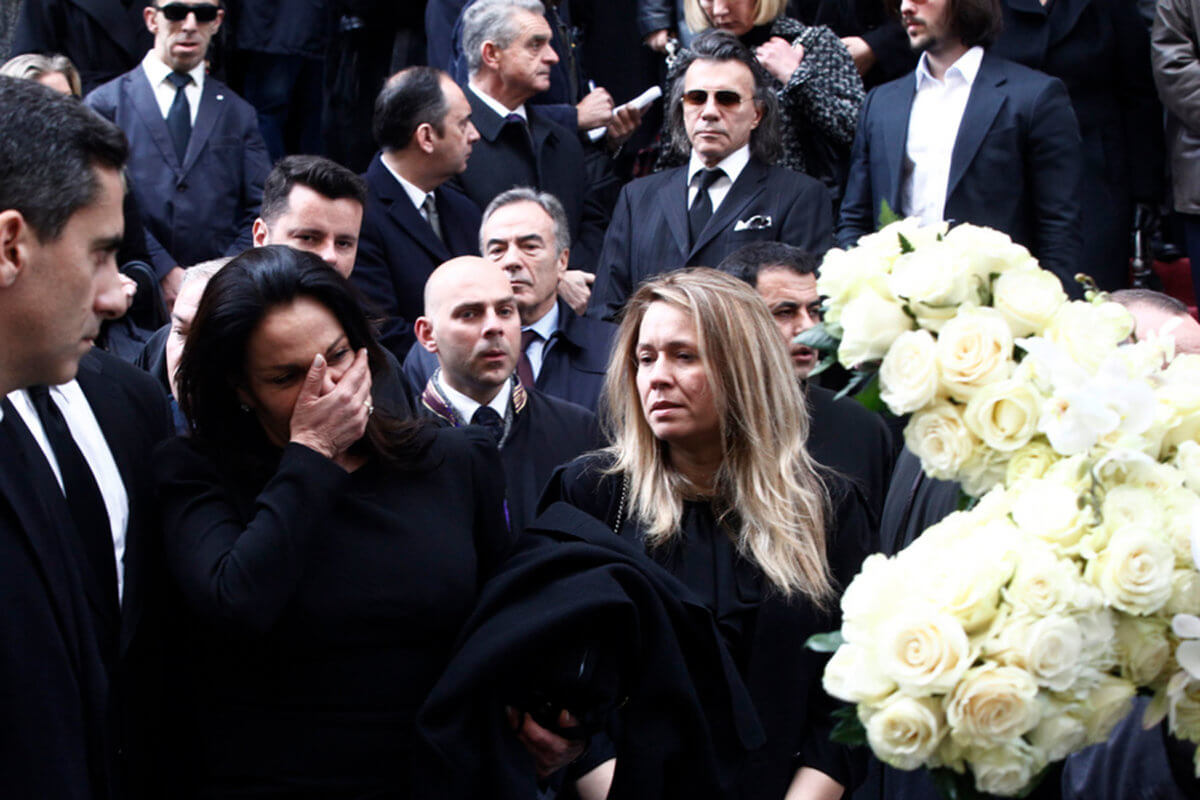 Το σπαρακτικό τελευταίο βλέμμα – “Λύγισε” η Κατερίνα Παναγοπούλου αποχαιρετώντας τον Περικλή της [pics]
