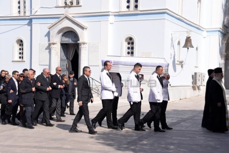 Νίκη Λειβαδάρη: Θλίψη στην κηδεία της νεαρής ηθοποιού – Φίλοι και συνάδελφοι στο τελευταίο αντίο | Newsit.gr Νίκη Λειβαδάρη: Θλίψη στην κηδεία της νεαρής ηθοποιού – Φίλοι και συνάδελφοι στο τελευταίο αντίο | Newsit.gr
