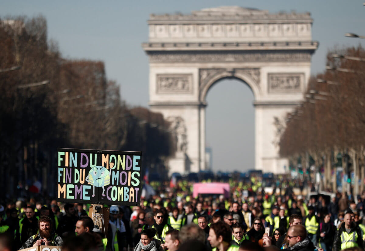 Παρίσι: Εισαγγελική έρευνα κατά των “κίτρινων γιλέκων” για ρατσιστική επίθεση