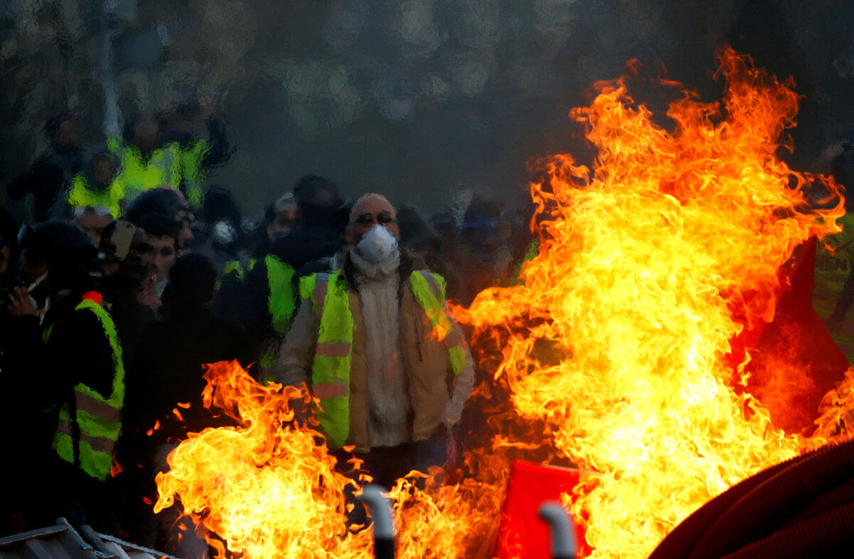 “Φτάνει” λένε στα κίτρινα γιλέκα οι Γάλλοι σύμφωνα με δημοσκόπηση