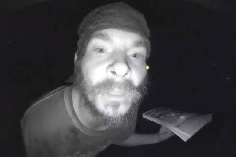 Κι άλλος που… γλείφει κουδούνια! video | Newsit.gr Κι άλλος που… γλείφει κουδούνια! video | Newsit.gr