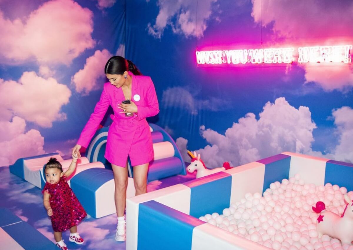 Kylie Jenner: Τι χλιδάτο party υπεραπαραγωγή για την κόρη της! Κατασκεύσασε για χάρη της ολόκληρο λούνα – παρκ! [pics]