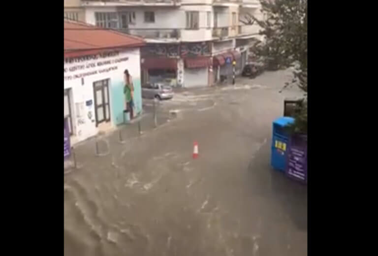 Λεμεσός: Τρομακτικές εικόνες από την σφοδρή κακοκαιρία - Δρόμοι... "ποτάμια" παρασέρνουν ότι βρουν μπροστά τους! - video