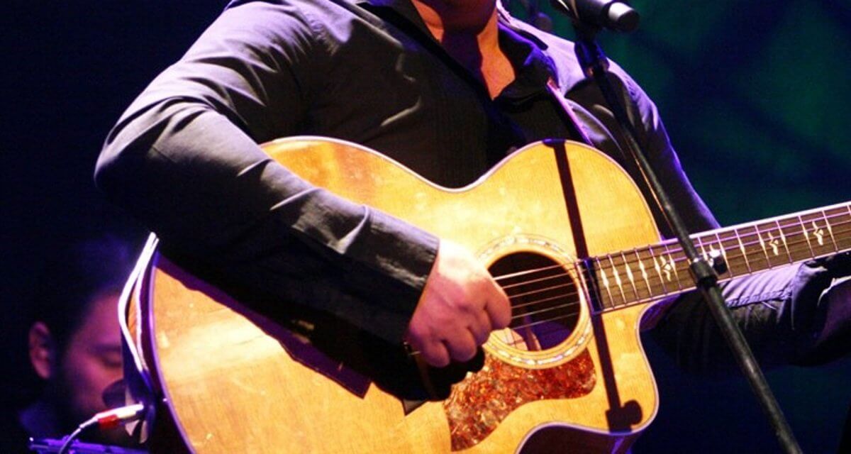 «Δεν επιτρέπεται κάτι… Μαζωνάκηδες και άλλοι παρόμοιοι να πληρώνονται για να κρίνουν τα νέα παιδιά»