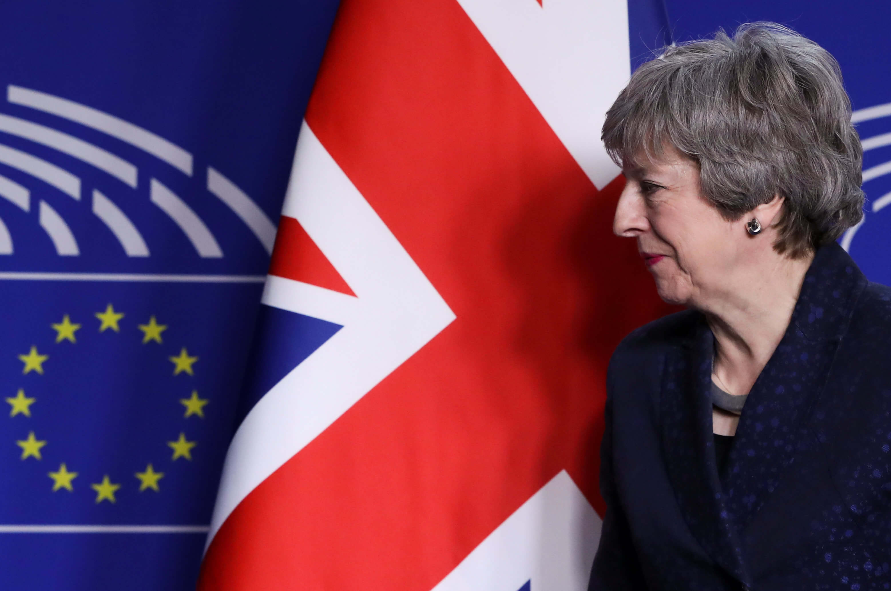 Πυρετός για το Brexit – Δεν πάει Βρυξέλλες η Μέι – Επιτέλους ας συμβιβαστεί, λέει η Ιρλανδία