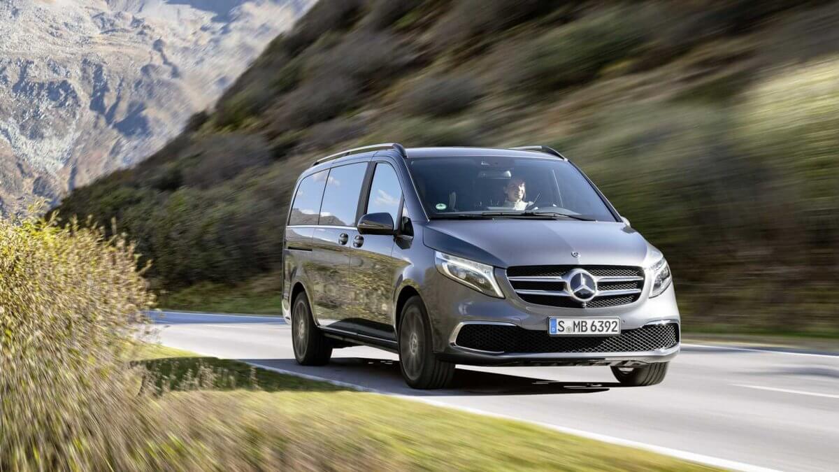 H Mercedes-Benz φρεσκάρει την πολυτελή V-Class και ετοιμάζει ηλεκτρική έκδοσή της