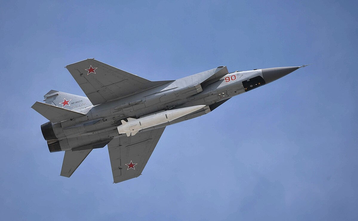 Δορυφόροι έπιασαν στα “πράσα” τα κρυφά υπερηχητικά όπλα και προηγμένα μαχητικά αεροσκάφη του Πούτιν! [pics]