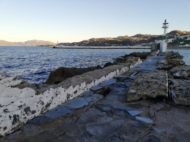 Προσάραξε πλοίο στη Μύκονο! Έσπασαν οι κάβοι! | Newsit.gr Προσάραξε πλοίο στη Μύκονο! Έσπασαν οι κάβοι! | Newsit.gr