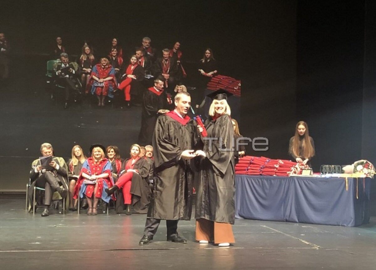 Λάουρα Νάργες: Με συγκίνηση και περηφάνεια παρέλαβε το μεταπτυχιακό της στο Marketing Management! [pics,video]