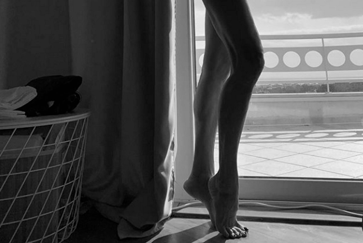 Μοιράζει εγκεφαλικά η εντυπωσιακή ξανθιά με την ημίγυμνη φωτογραφία της!