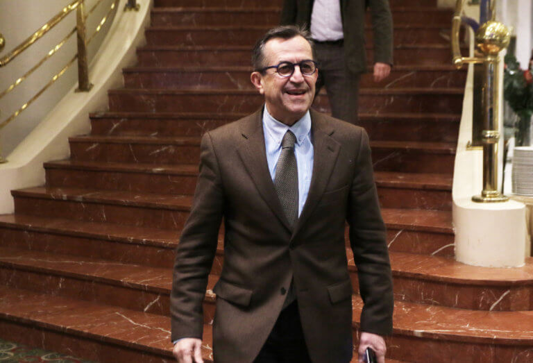 Πάτρα: Υποψήφιος δήμαρχος ο Νίκος Νικολόπουλος – Ανέβηκε στο βήμα και ο γιος του βουλευτή! | Newsit.gr Πάτρα: Υποψήφιος δήμαρχος ο Νίκος Νικολόπουλος – Ανέβηκε στο βήμα και ο γιος του βουλευτή! | Newsit.gr