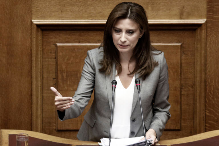 Αλαλούμ με τη Νίνα Κασιμάτη: Καταψήφισε προτάσεις του ΣΥΡΙΖΑ για τη Συνταγματική Αναθεώρηση | Newsit.gr Αλαλούμ με τη Νίνα Κασιμάτη: Καταψήφισε προτάσεις του ΣΥΡΙΖΑ για τη Συνταγματική Αναθεώρηση | Newsit.gr