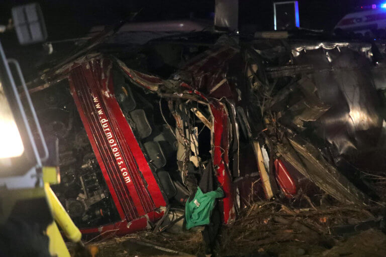 Θρήνος στη Βόρεια Μακεδονία: 14 οι νεκροί από την ανατροπή λεωφορείου – video | Newsit.gr Θρήνος στη Βόρεια Μακεδονία: 14 οι νεκροί από την ανατροπή λεωφορείου – video | Newsit.gr