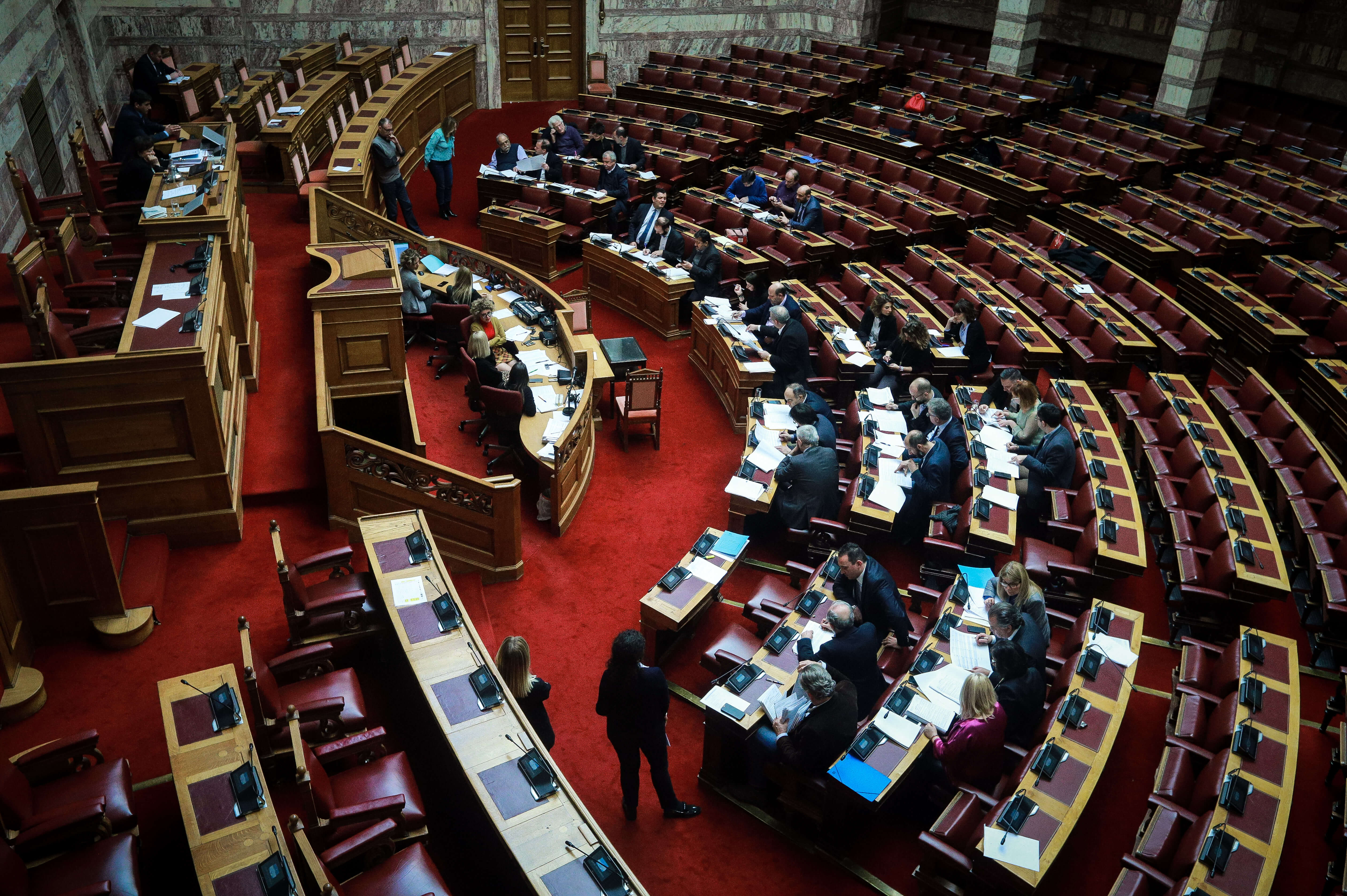 Συνταγματική αναθεώρηση: Ποια άρθρα πέρασαν, ποια κόπηκαν – Πώς ψήφισε η Βουλή