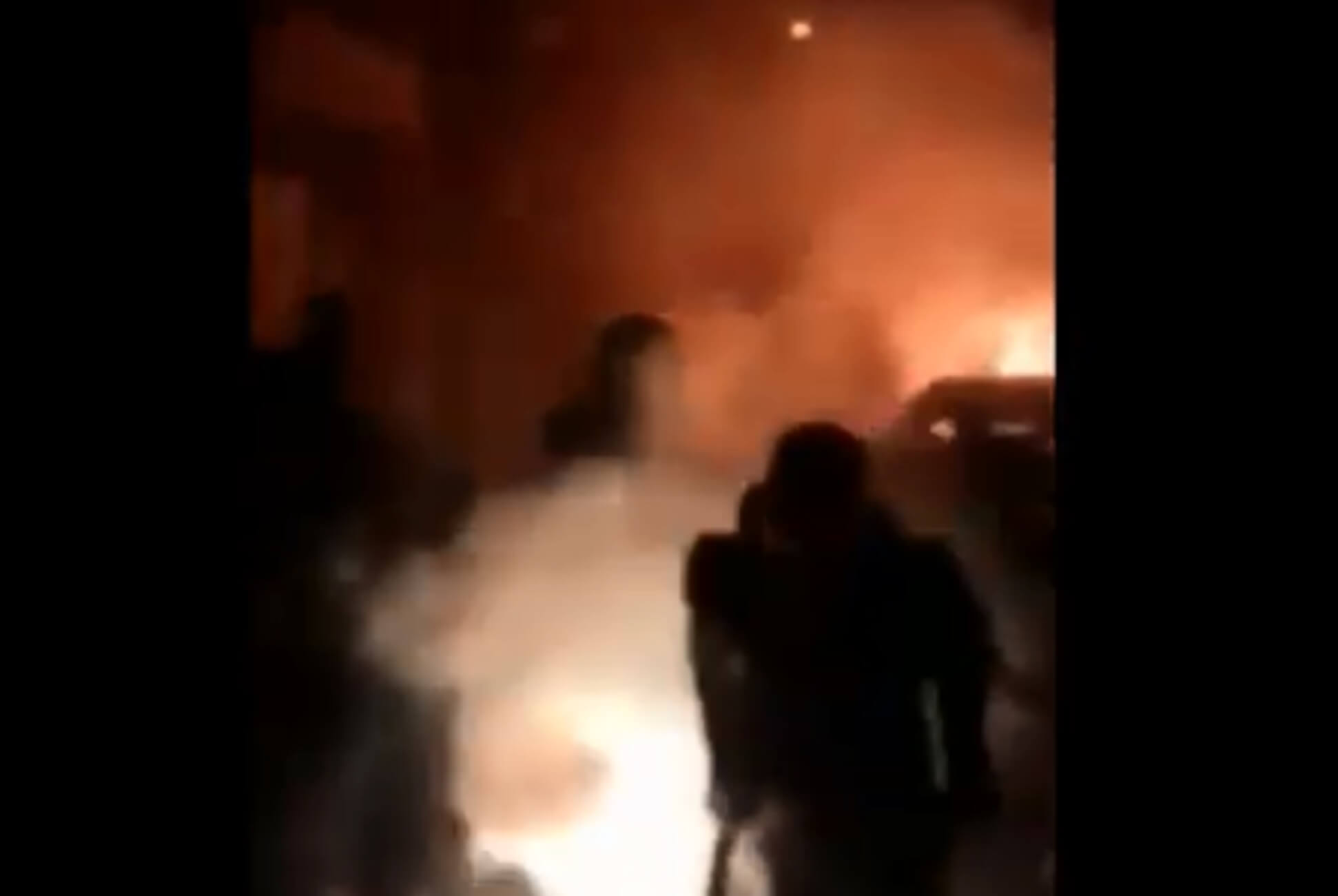 “Επίθεση” σε σύνδεσμο οπαδών του ΠΑΟΚ! Φώναζαν “Μόνο ΑΕΚ ρε” – video