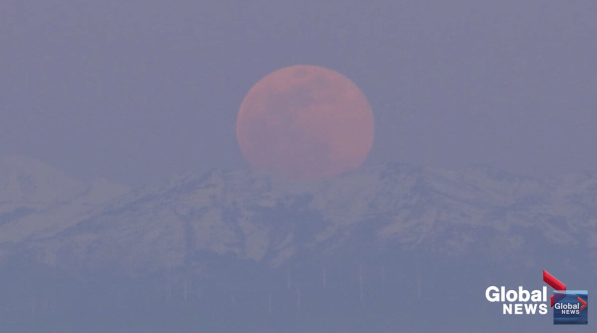 Η Πανσέληνος πάνω από την Εύβοια