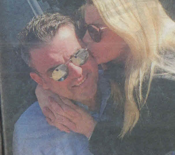 Μανώλης Πετσίτης: Ετοιμάζεται για γάμο με την τραγουδίστρια Βίκυ Καρνέζη, πρώην σύντροφο του Λ. Πανταζή!