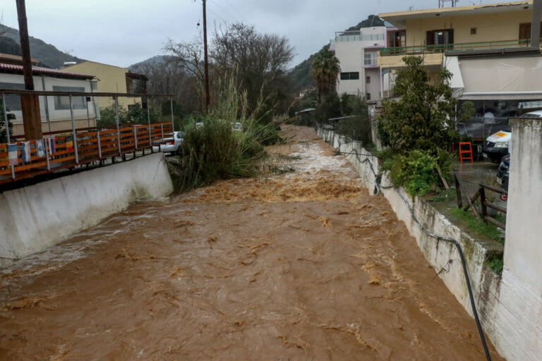 «Πνίγηκε» η Κρήτη από την "Ωκεανίς", ξεπέρασαν τα 300 τα χιλιοστά βροχής! Πως θα εξελιχθεί η κακοκαιρία τις επόμενες ώρες