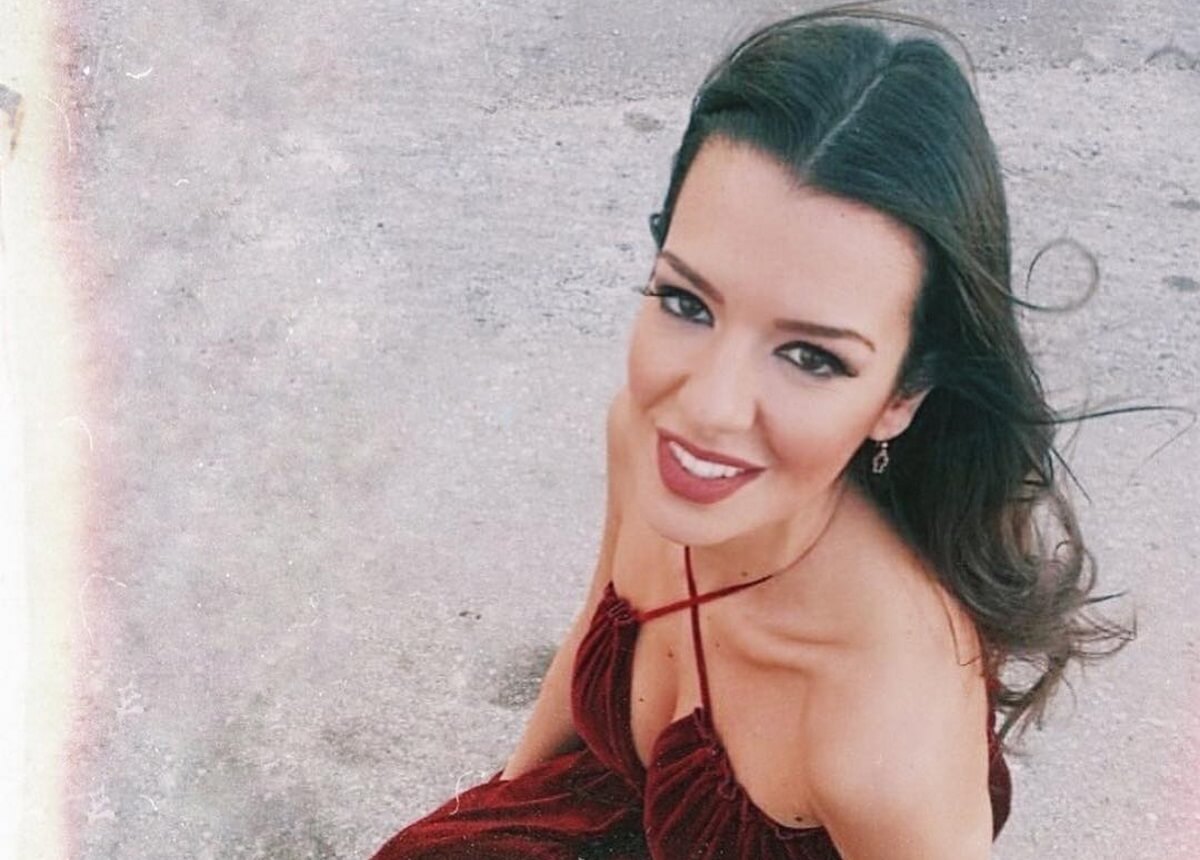 Νικολέττα Ράλλη: Ποζάρει με μαγιό και είναι… σέξι! [pic]