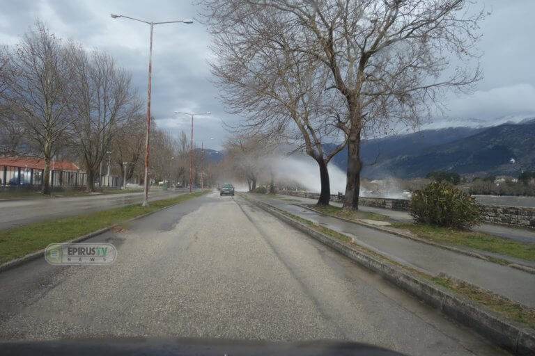 Καιρός: Θυελλώδεις άνεμοι στα Γιάννενα – Το έστρωσε στα ορεινά χωριά της Ηπείρου – video | Newsit.gr Καιρός: Θυελλώδεις άνεμοι στα Γιάννενα – Το έστρωσε στα ορεινά χωριά της Ηπείρου – video | Newsit.gr