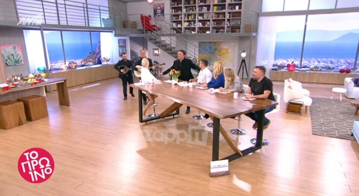 Ο Στάθης Αγγελόπουλος αιφνιδιάζει τη Φαίη Σκορδά στον αέρα!