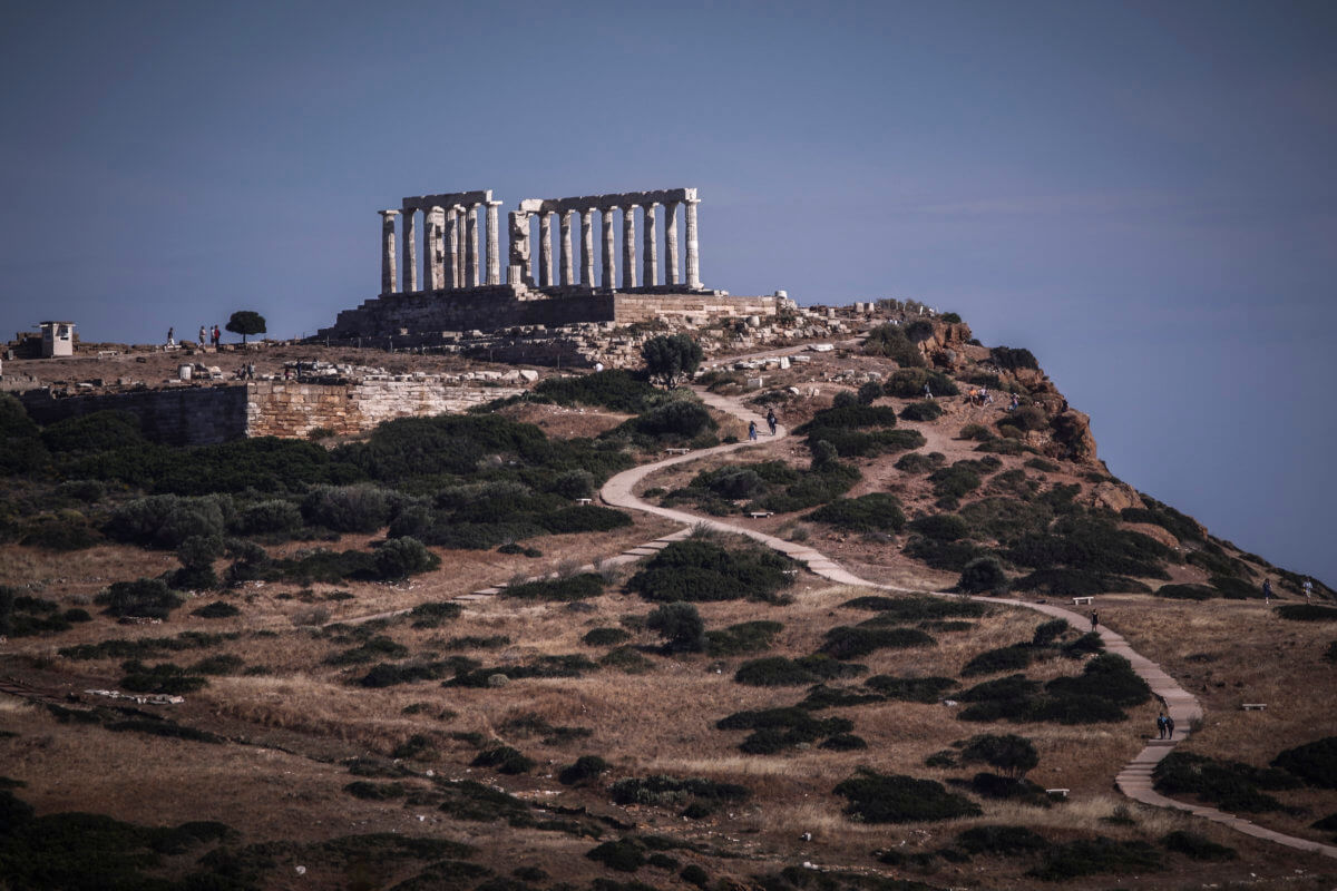 Έσπασαν την καφετέρια και το ΑΤΜ στο Ναό του Ποσειδώνα στο Σούνιο