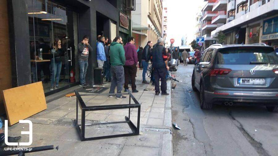 Αυτοκίνητο έπεσε πάνω σε πεζούς στη Θεσσαλονίκη - ΦΩΤΟ