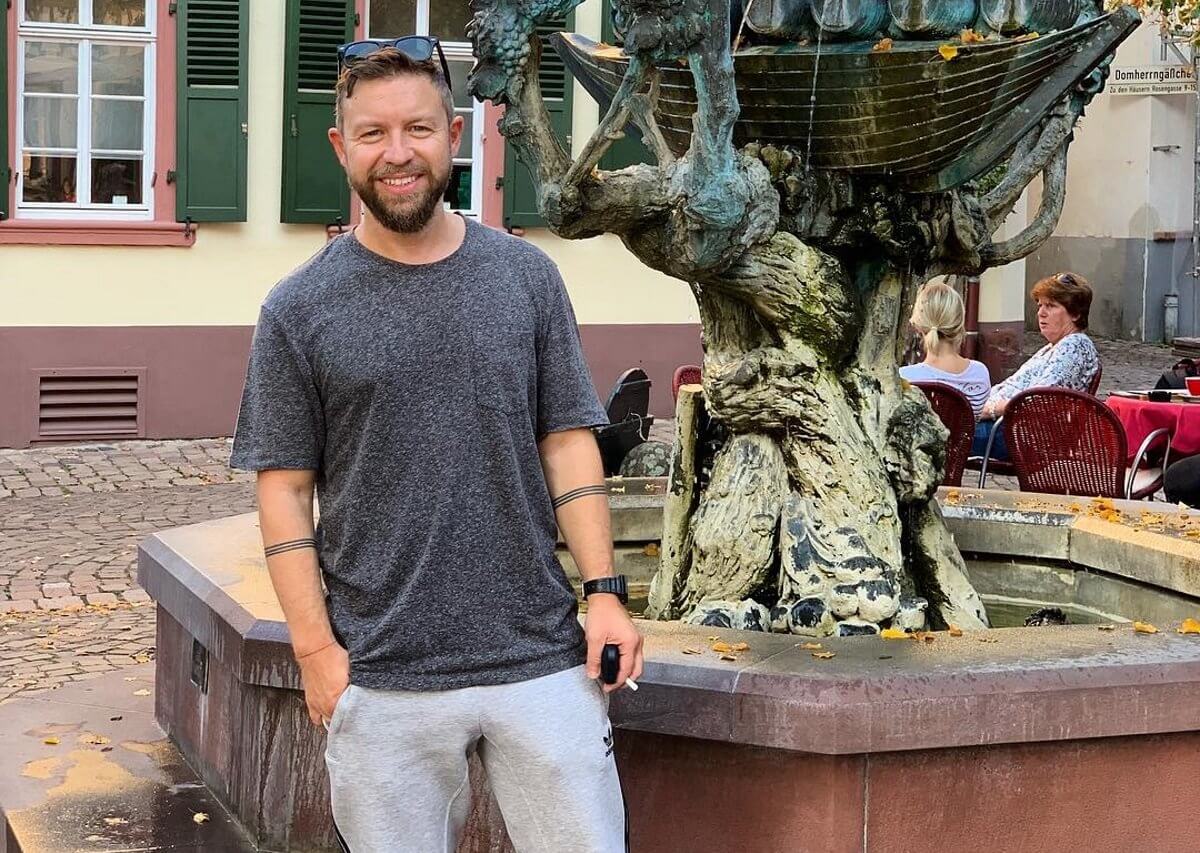 Γιάννης Βαρδής: Η κόρη του ντύθηκε Έλσα και χορεύει το «Bella Ciao» [video]