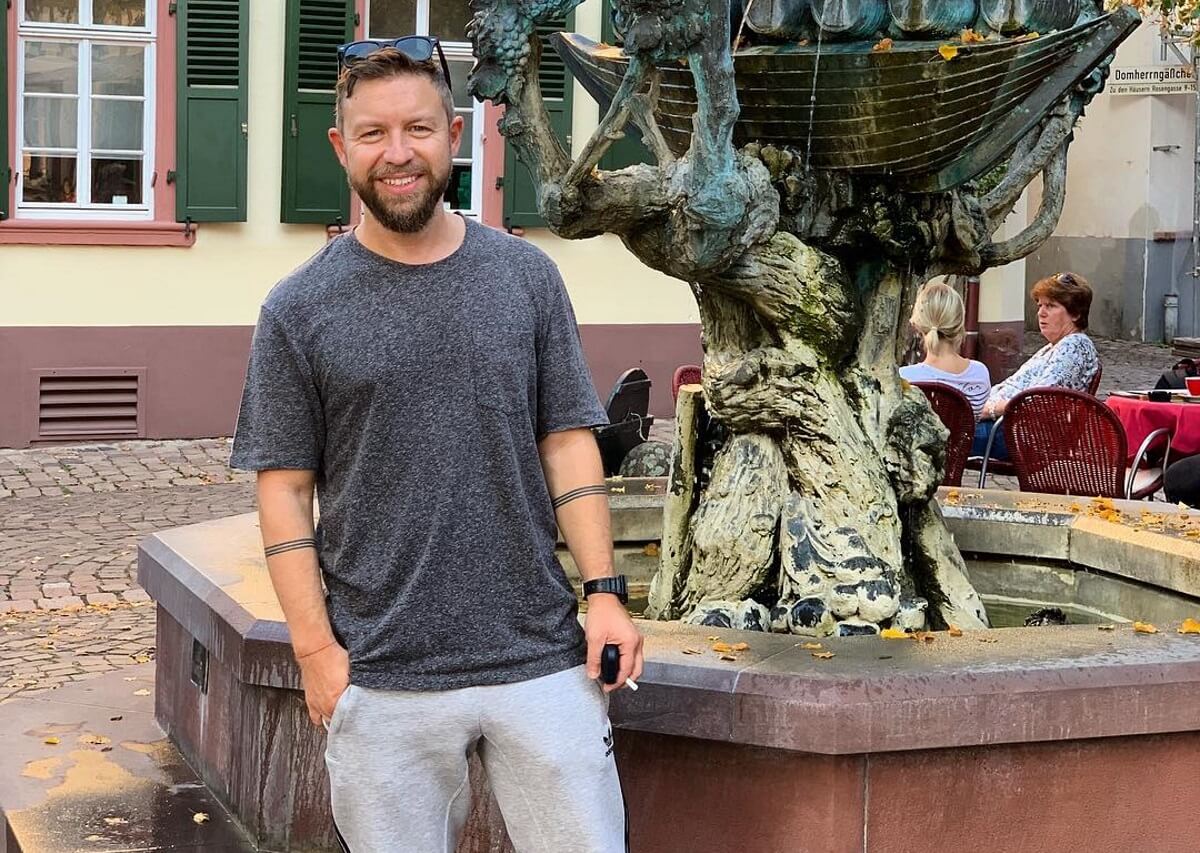 Γιάννης Βαρδής: Η κόρη του ντύθηκε Έλσα και χορεύει το «Bella Ciao» [video]