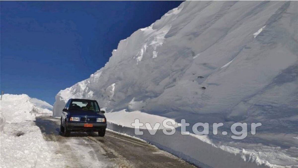 Ευρυτανία: Εντυπωσιακές εικόνες στο Βελούχι – Το χιόνι έφτασε τα 6 μέτρα [pics, video]