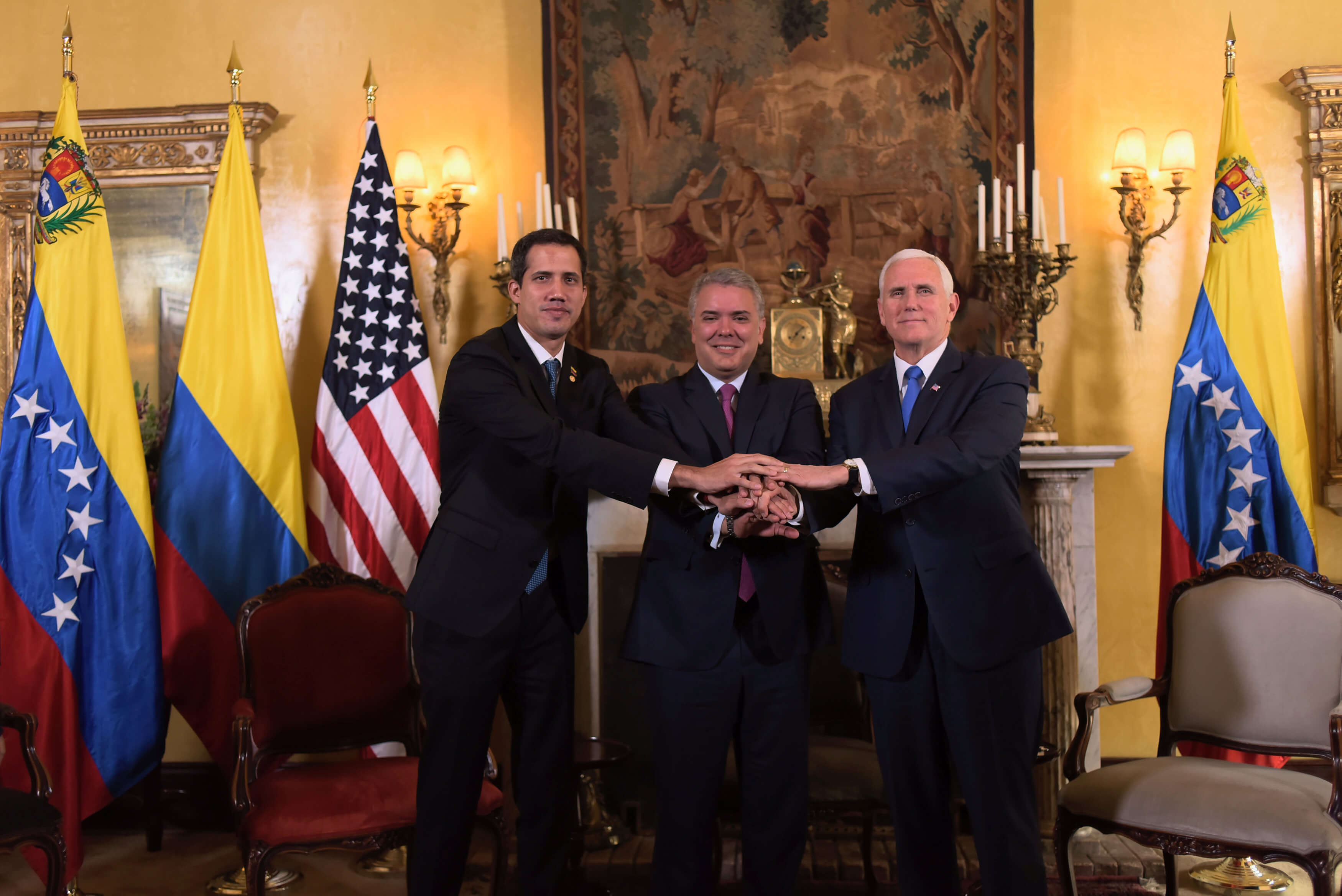 Απόλυτη στήριξη Τραμπ σε Γκουαϊδό – Νέες κυρώσεις στη Βενεζουέλα
