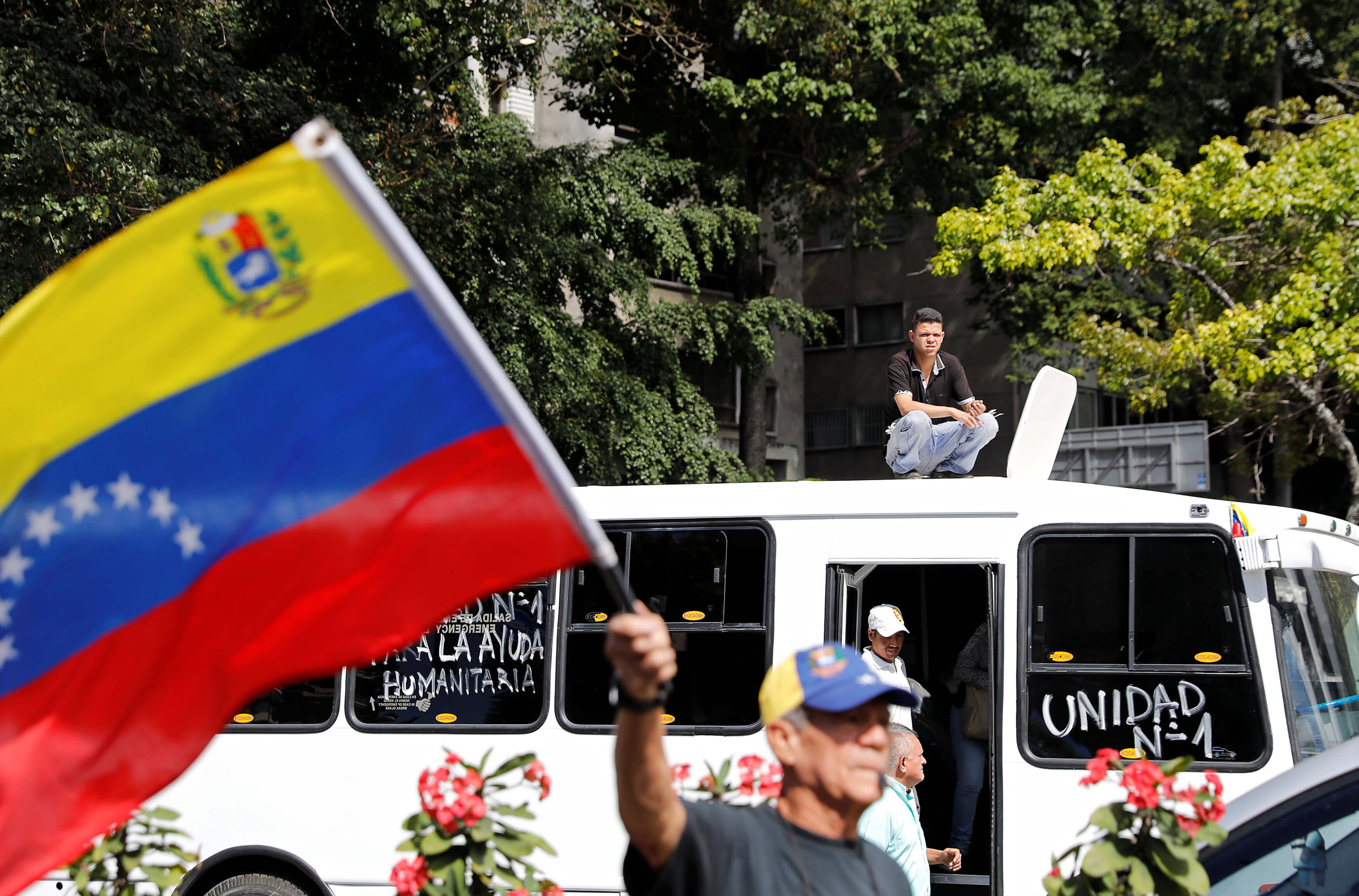 Έφτασε η βοήθεια της Ρωσίας στη Βενεζουέλα – Τι υποστηρίζει ο Χουάν Γκουαϊδό
