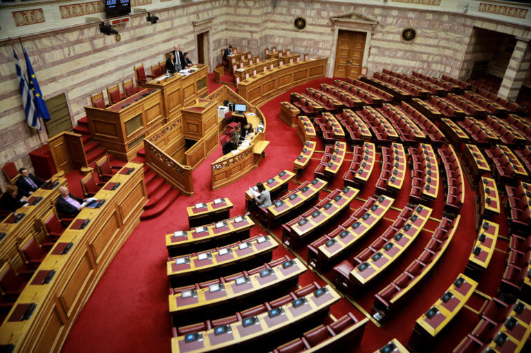 Βουλή: «Χαμός» στην ολομέλεια για τις αλλαγές στον κανονισμό | Newsit.gr Βουλή: «Χαμός» στην ολομέλεια για τις αλλαγές στον κανονισμό | Newsit.gr