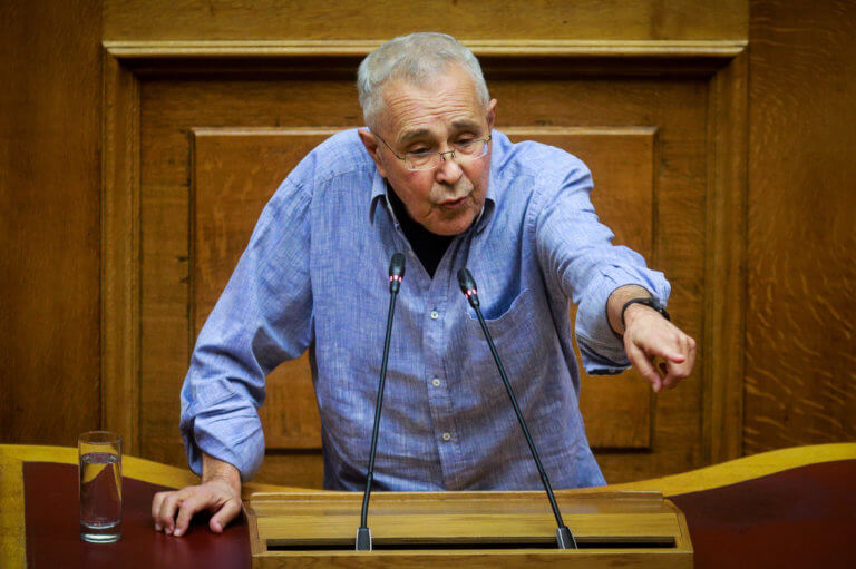 Τους «έκαψε» ο Ζουράρις με το «μαξιλάκας» | Newsit.gr Τους «έκαψε» ο Ζουράρις με το «μαξιλάκας» | Newsit.gr