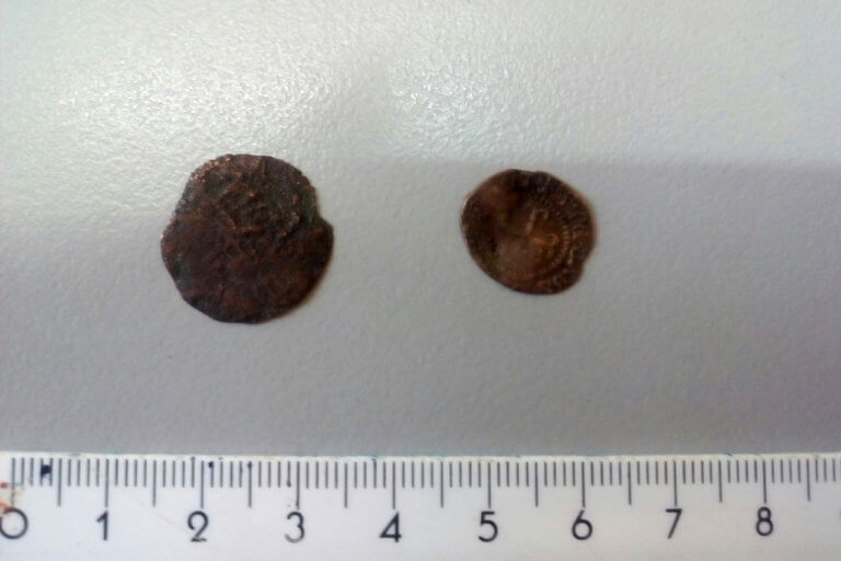 Ρόδος: Η έφοδος στο σπίτι αποκάλυψε την ύπαρξη δύο νομισμάτων της βυζαντινής περιόδου [pic]