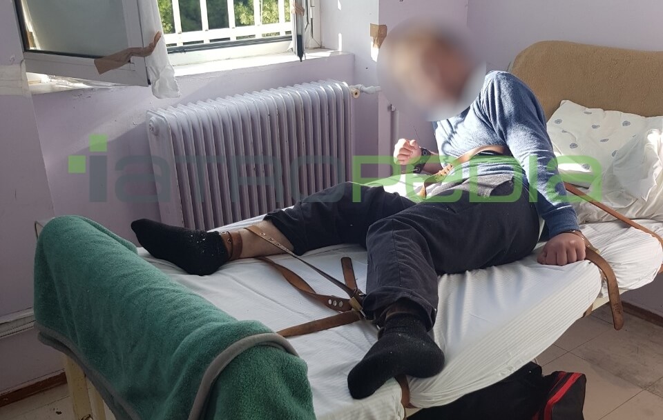 20χρονος αυτιστικός βρίσκεται επί οκτώ μήνες “εγκλωβισμένος” και δεμένος χειροπόδαρα στο Δρομοκαΐτειο