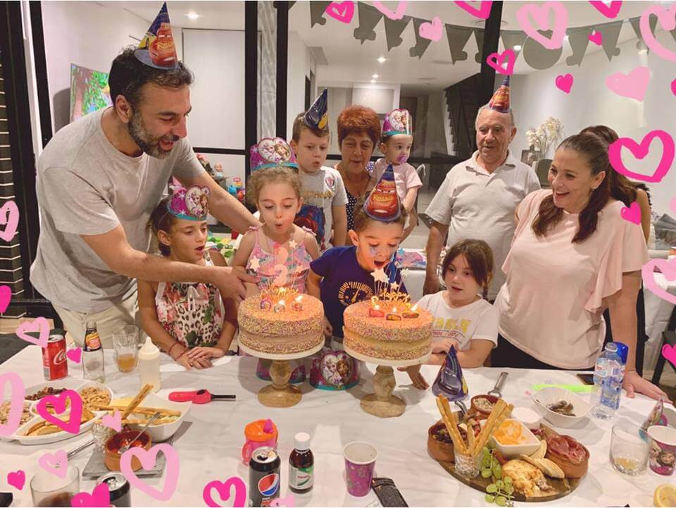 Kώστας Γριμπίλας: Η απόλυτη ευτυχία μετά τα δύσκολα! Τα γενεθλια των 3 παιδιών του! [pics]