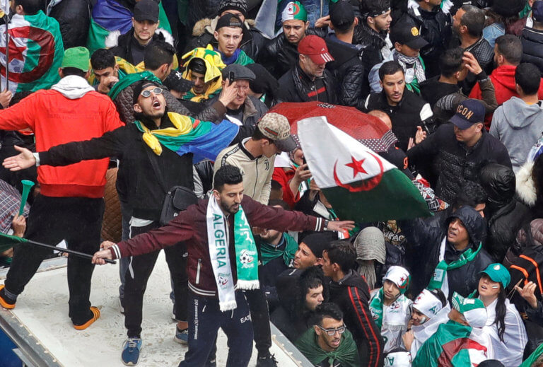 Αλγερία: Κατέκλυσαν τους δρόμους οι διαδηλωτές κατά του Προέδρου Μπουτεφλίκα