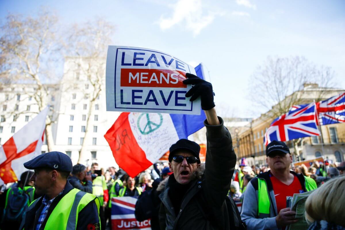 Brexit – Βρυξέλλες : Εντός – εκτός και επί τα αυτά!