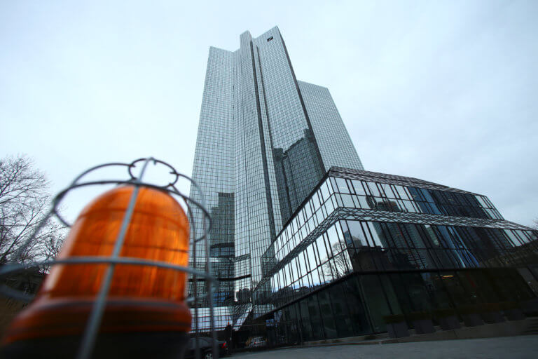 Διαπραγματεύσεις για συγχώνευση ξεκινούν Deutsche Bank και Commerzbank