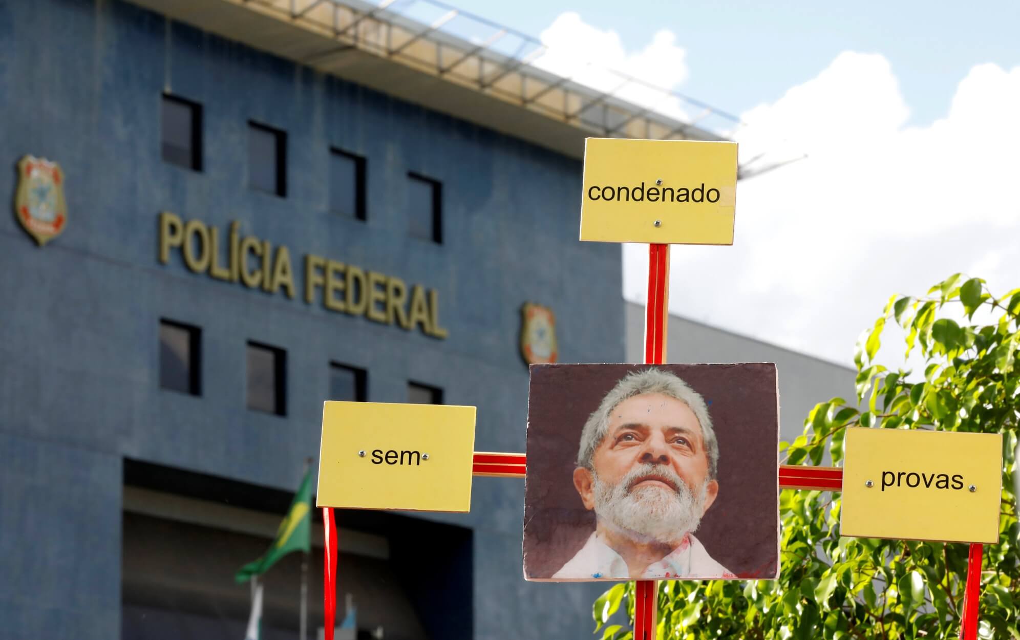 Βραζιλία: Να πάει στην κηδεία του εγγονού του ζητεί ο προφυλακισμένος Λούλα ντα Σίλβα