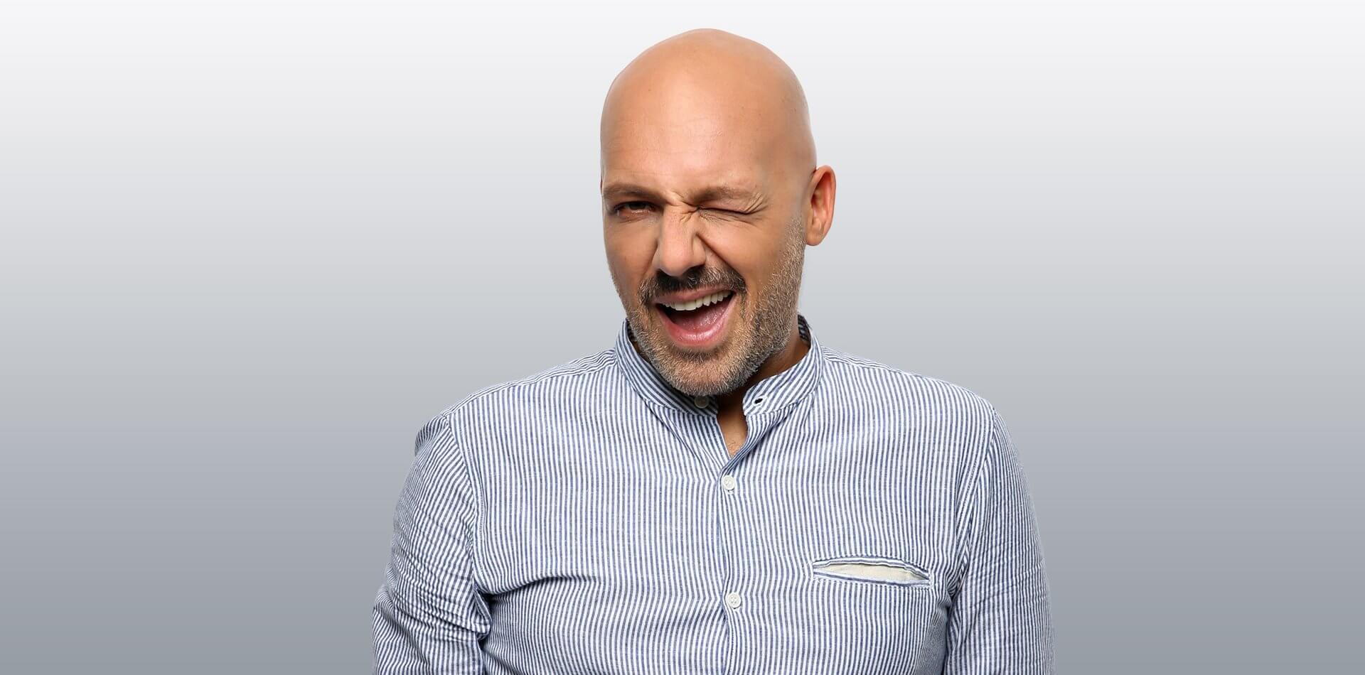 O Σάκης Ρουβάς προκάλεσε τον Νίκο Μουτσινά να… τραγουδήσει Φουρέιρα! Απολαυστικό βίντεο