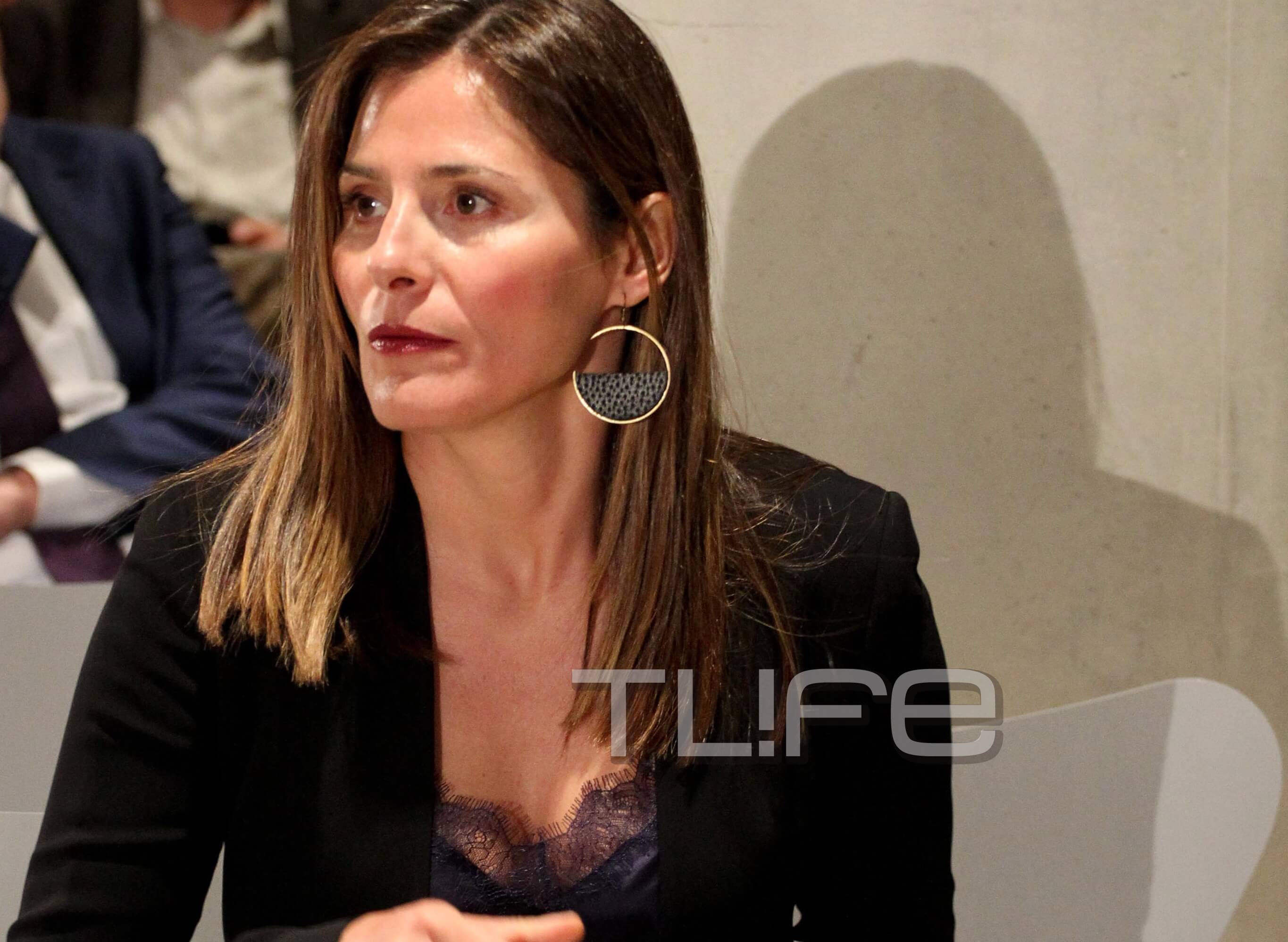 Μπέττυ Μπαζιάνα: Chic εμφάνιση σε διάλεξη στο «Σταύρος Νιάρχος» για το καλωσόρισμα του πρέδρου της Βολιβίας – Φωτογραφίες