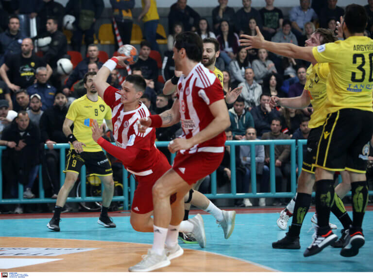 Σαρωτικός ο Ολυμπιακός! Σήκωσε το Κύπελλο Ελλάδας – Διέλυσε την ΑΕΚ | Newsit.gr Σαρωτικός ο Ολυμπιακός! Σήκωσε το Κύπελλο Ελλάδας – Διέλυσε την ΑΕΚ | Newsit.gr