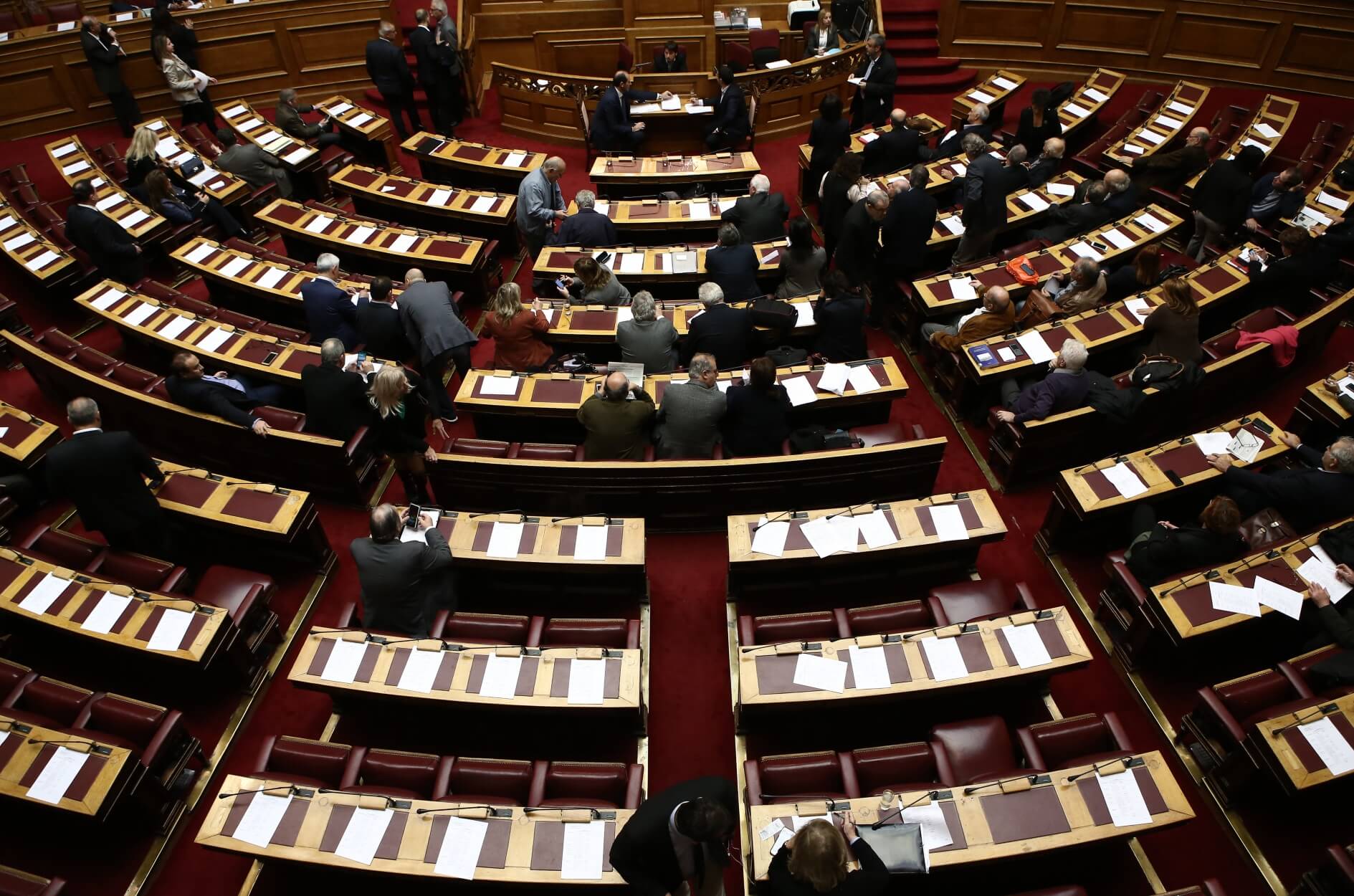Αυτές είναι οι 13 δικογραφίες που έφτασαν στη Βουλή – Όλα τα ονόματα νυν και πρώην υπουργών!